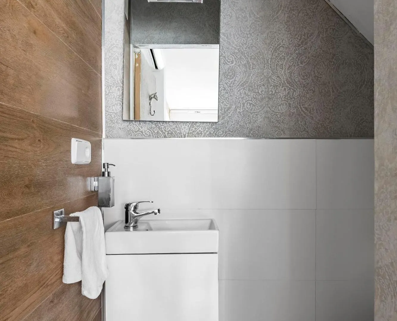 Chalet Independiente De Diseno Con Patio Privado Madrid