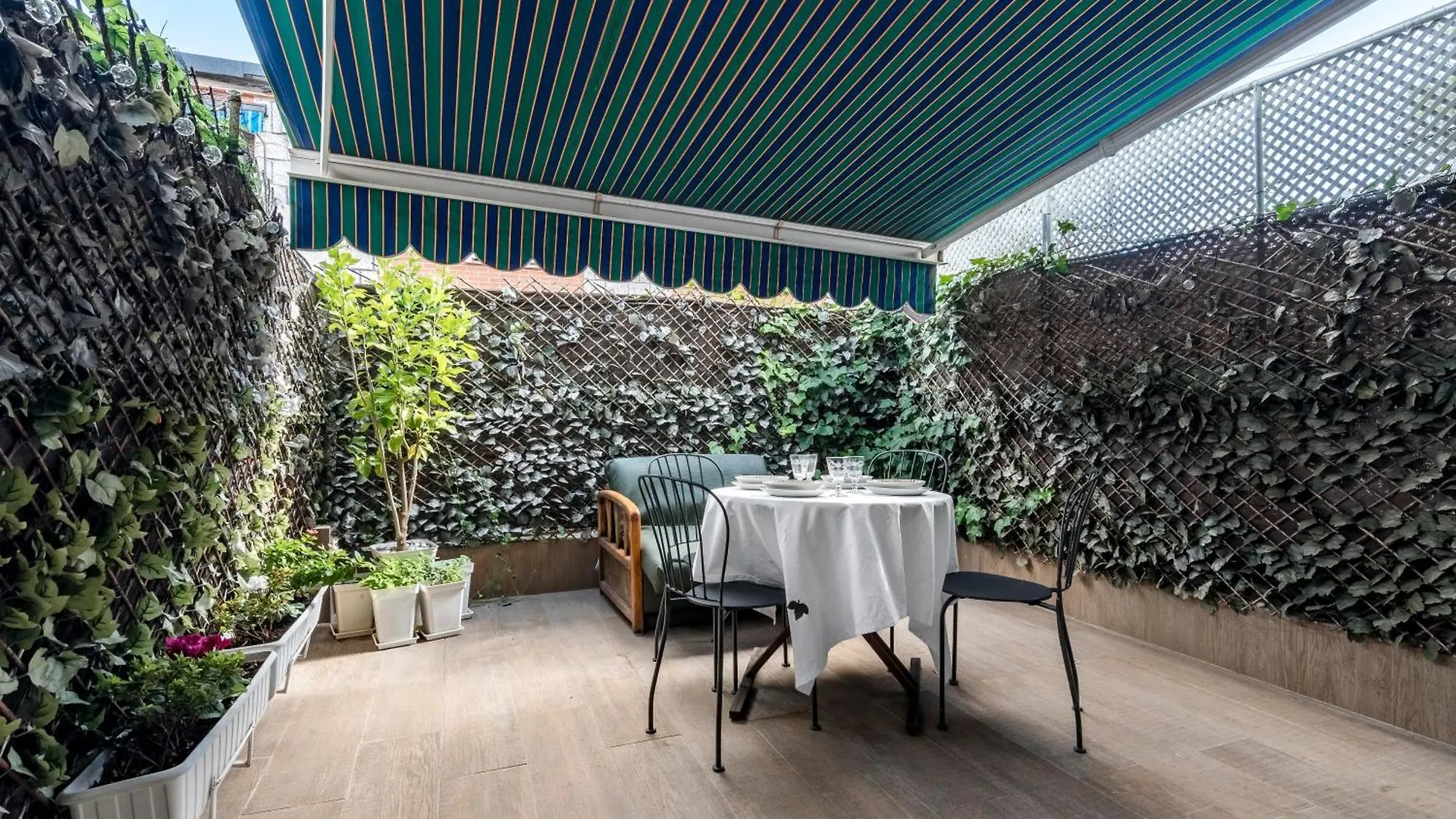Holiday home Chalet Independiente De Diseno Con Patio Privado Madrid